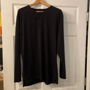 Cuts black henley | split hem | XXL